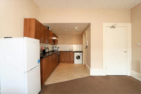 3 bedroom flat to rent, Great Western Road, Glasgow, G4