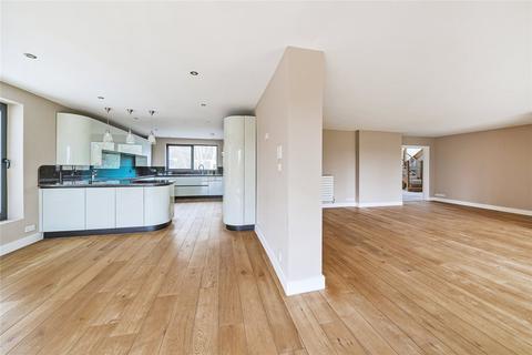 19 High View Road, Lightwater, GU18 5YE