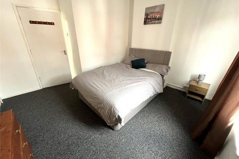 3 bedroom terraced house to rent, Room 1 Bakewell Street, MANCHESTER M18