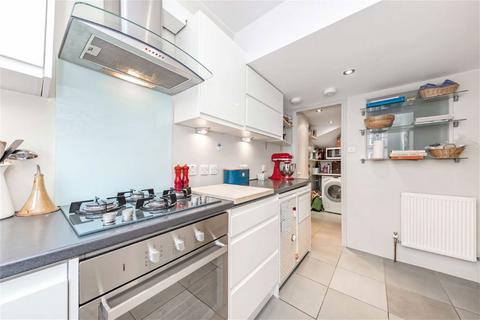 2 bedroom flat to rent, St. Georges Square, London SW1V