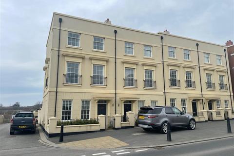 4 bedroom townhouse to rent, Hercules Road, Plymouth PL9