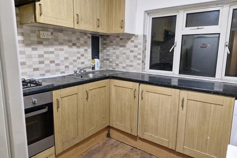 3 bedroom flat to rent, Kingsbury, London NW9