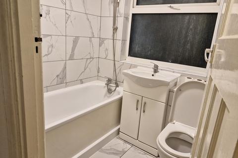 3 bedroom flat to rent, Kingsbury, London NW9