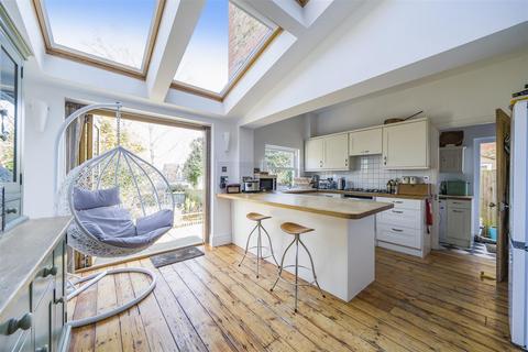 47 Hook Road, Surbiton, KT6 5AA