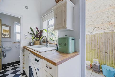 47 Hook Road, Surbiton, KT6 5AA