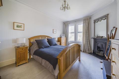 47 Hook Road, Surbiton, KT6 5AA