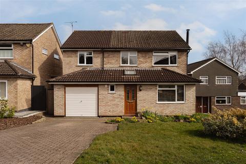 4 bedroom detached house for sale, Batts Hill, Redhill