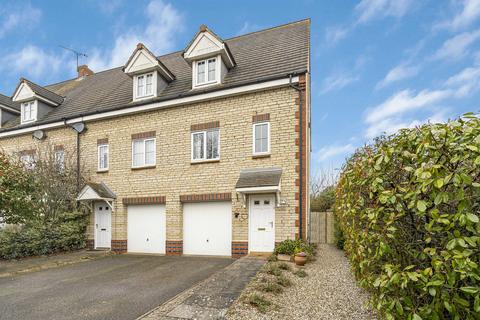 3 bedroom townhouse for sale, Fieldfare Close, BICESTER, OX26