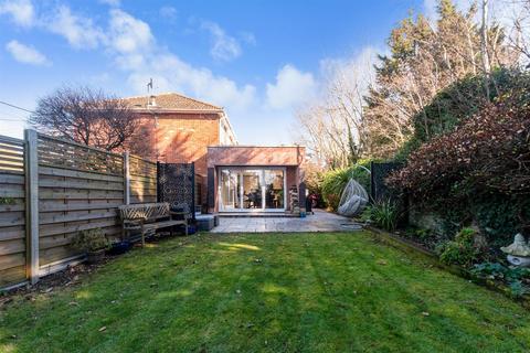 4 bedroom detached house for sale, Wallbridge Lane, Upchurch, Kent