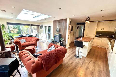4 bedroom detached house for sale, Wallbridge Lane, Upchurch, Kent