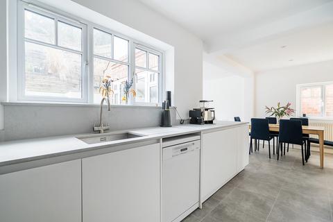 15 Grove Road, Godalming, GU7 1RE