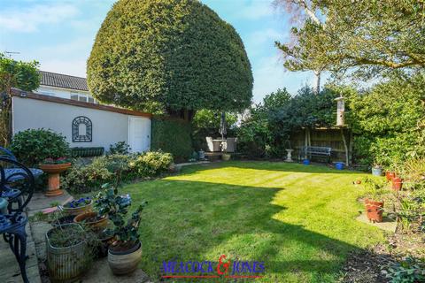 2 bedroom semi-detached bungalow for sale, South Drive, Warley, Brentwood