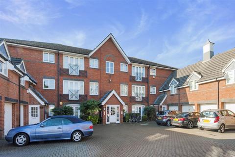 2 bedroom flat for sale, Bloomsbury Close, London, NW7