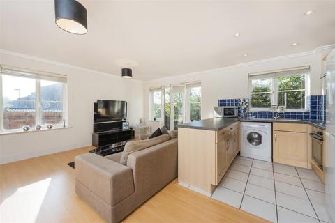 2 bedroom flat for sale, Bloomsbury Close, London, NW7