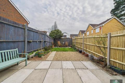 2 bedroom semi-detached house for sale, Clitherow Gardens, Crawley RH10