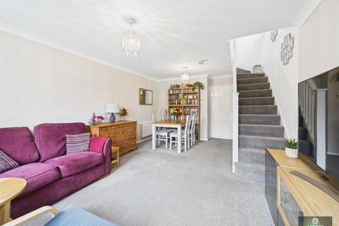 2 bedroom semi-detached house for sale, Clitherow Gardens, Crawley RH10