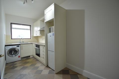 Studio to rent, Maple Road, Surbiton