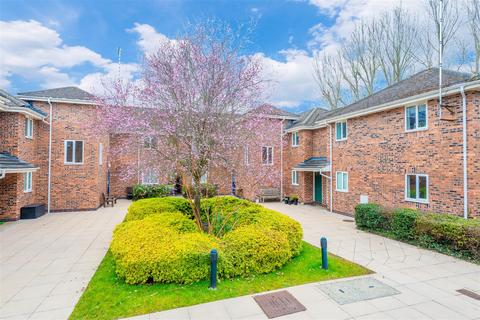 1 bedroom flat for sale, Corinthian Court, Alcester B49