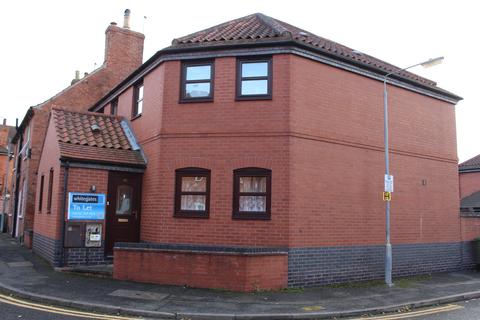 2 bedroom semi-detached house to rent, Albion St, Newark, Notts, NG24