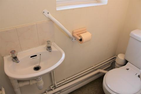 2 bedroom semi-detached house to rent, Albion St, Newark, Notts, NG24