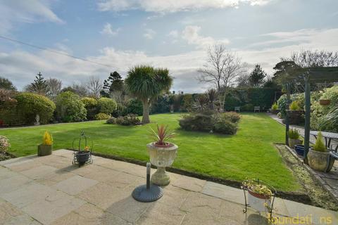 4 bedroom detached house for sale, Cooden Drive, Bexhill-on-Sea, TN39