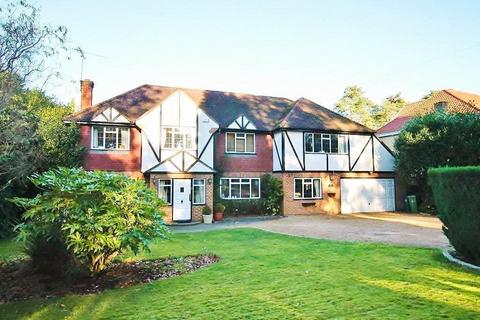 5 bedroom detached house to rent, Springfield Road, Surrey GU15