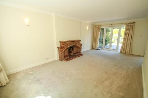 5 bedroom detached house to rent, Springfield Road, Surrey GU15