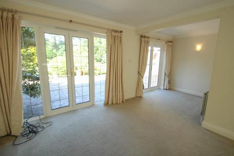 5 bedroom detached house to rent, Springfield Road, Surrey GU15