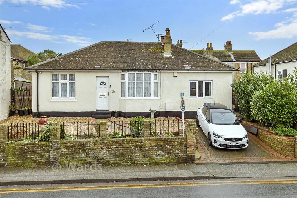 Newington Road, Ramsgate, Kent 4 bed detached bungalow for sale - £350,000
