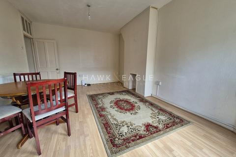 2 bedroom flat to rent, Gill Street, London, Greater London. E14