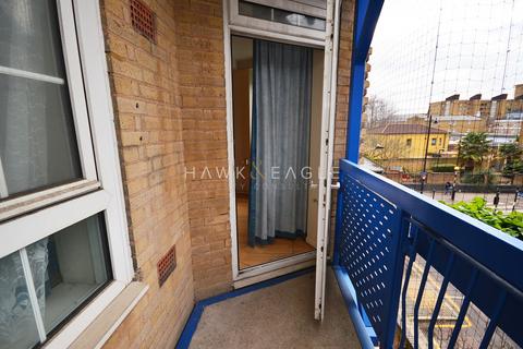 2 bedroom flat to rent, Gill Street, London, Greater London. E14