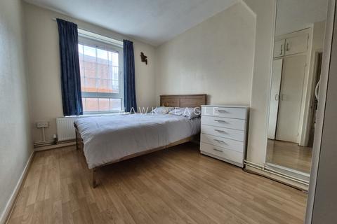 2 bedroom flat to rent, Gill Street, London, Greater London. E14