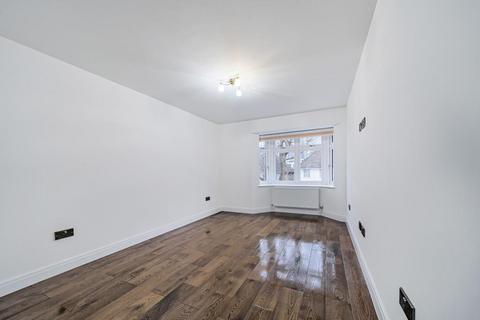 4 bedroom flat to rent, Wembley,  Harrow,  HA0