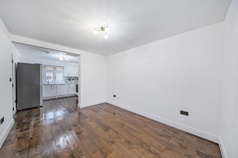 4 bedroom flat to rent, Wembley,  Harrow,  HA0