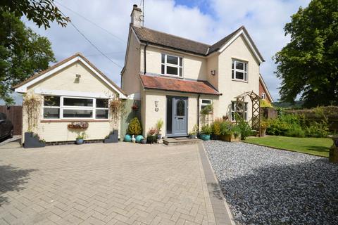 4 bedroom detached house for sale, Chalkshire Road, Aylesbury HP17