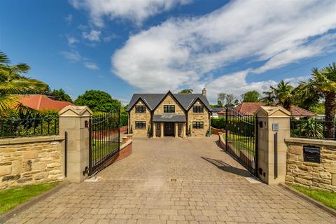 4 bedroom detached house for sale, Runnymede Road, Ponteland NE20