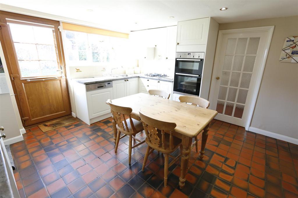 Kitchen1.JPG