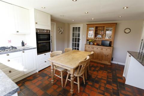 3 bedroom detached house for sale, Broad Street, Clifton