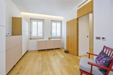 10 Pangbourne Avenue, London, W10 6BT