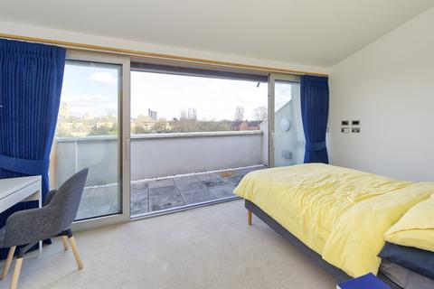 10 Pangbourne Avenue, London, W10 6BT