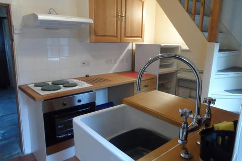 2 bedroom terraced house to rent, North Street, Martock