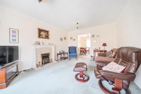 4 bedroom detached house for sale, Francis Groves Close, Bedford