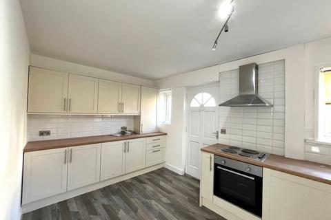 3 bedroom end of terrace house to rent, Coronation Way, Keighley, BD22