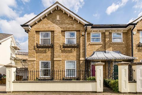 5 bedroom semi-detached house to rent, Wyatt Drive, London, SW13