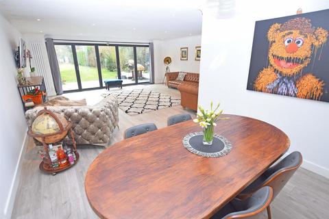 4 bedroom detached house for sale, Bredhurst Road, Gillingham