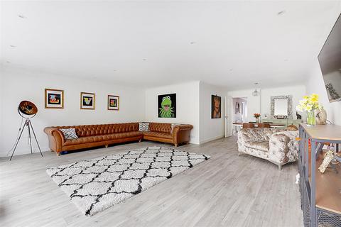 191 Bredhurst Road, Wigmore, Gillingham, ME8 0QX
