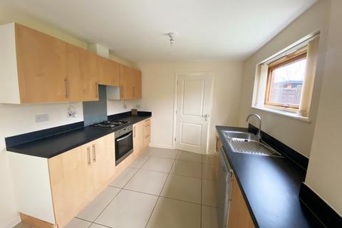 4 bedroom end of terrace house to rent, Californian Parade, Street