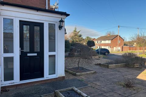 2 bedroom end of terrace house to rent, Bevyl Road, Parkgate CH64