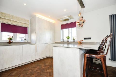 3 bedroom maisonette for sale, Glebe Road, Stanmore, HA7