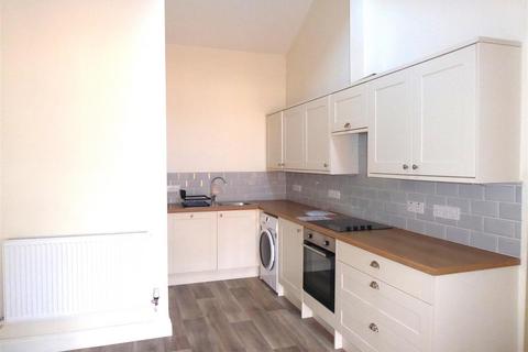 3 bedroom maisonette to rent, Station Road, Gillingham